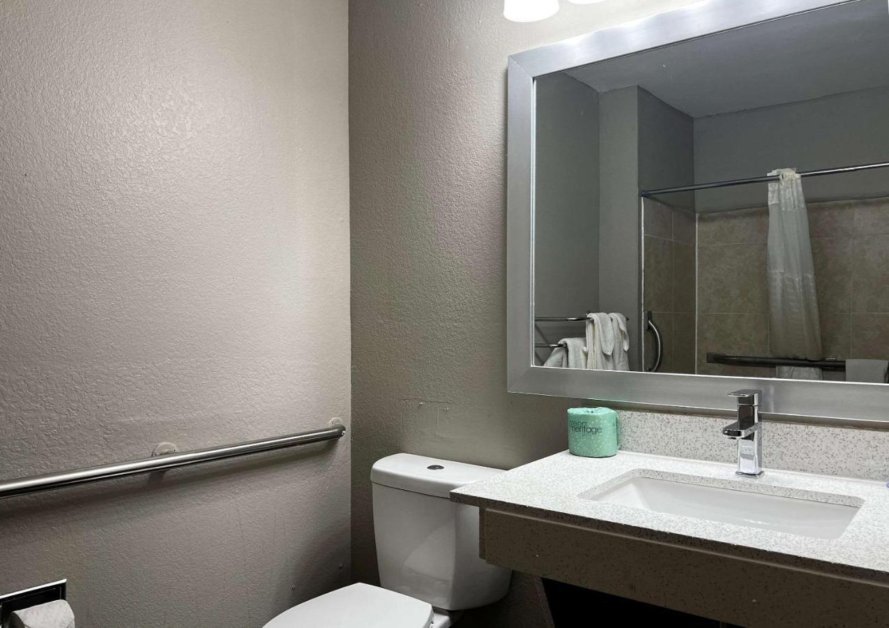 Econo Lodge Spring Lake Bagian luar foto