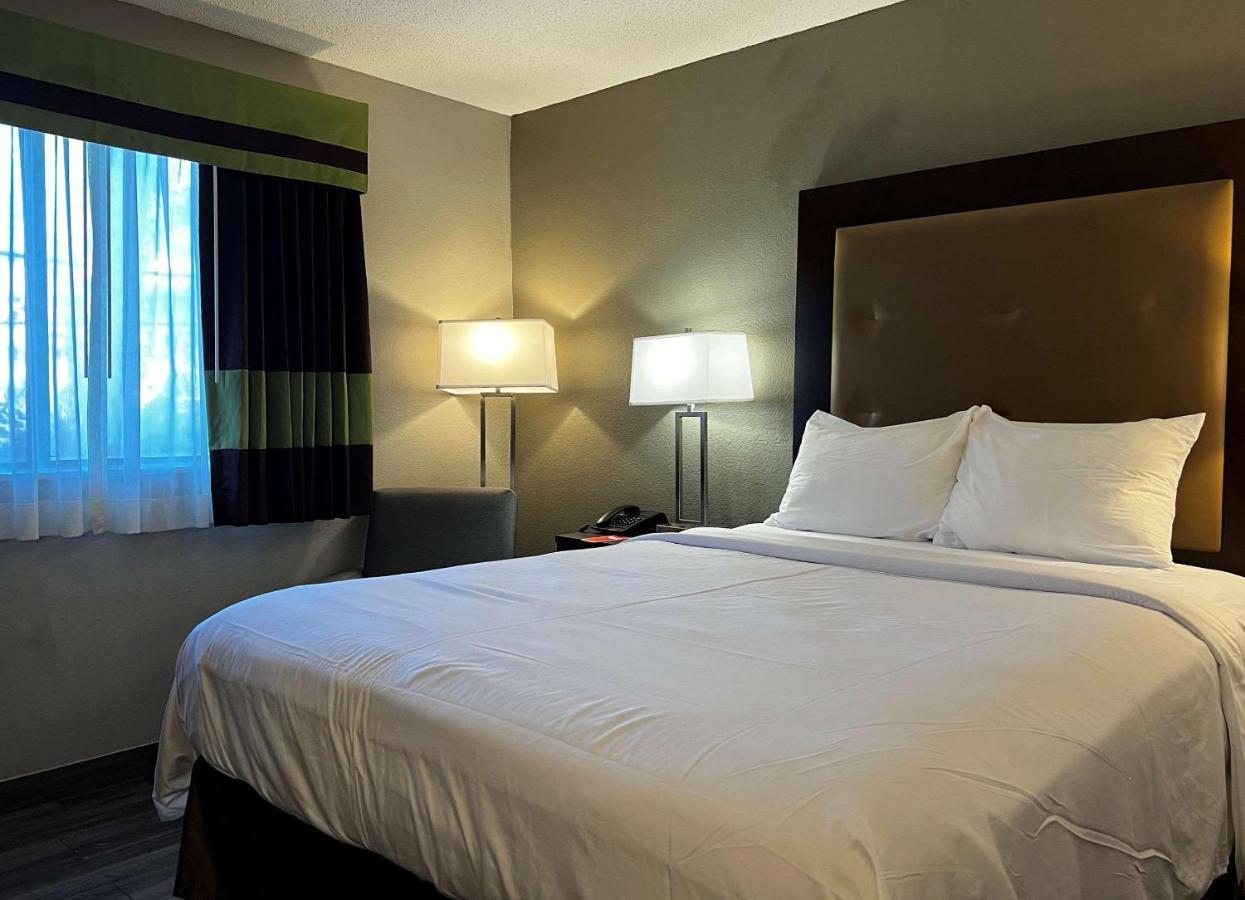 Econo Lodge Spring Lake Bagian luar foto