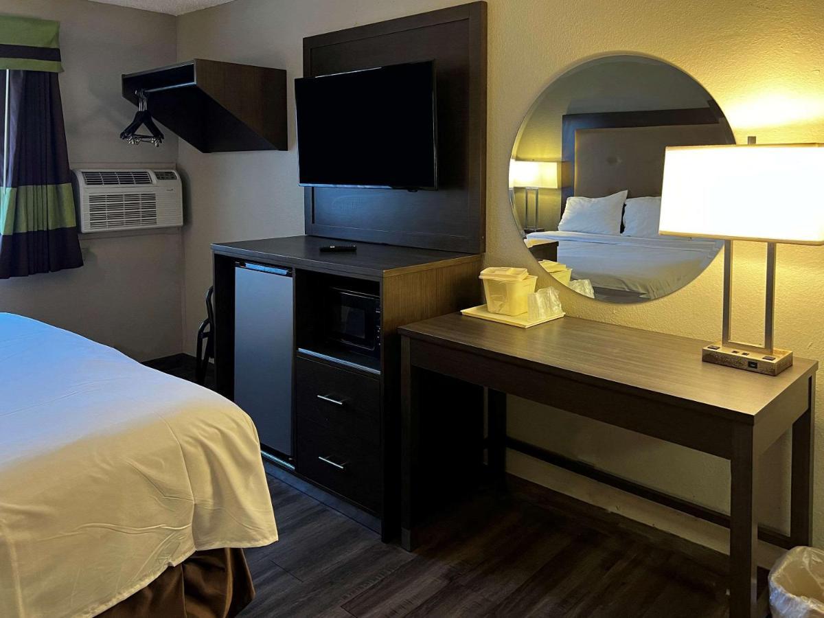 Econo Lodge Spring Lake Bagian luar foto