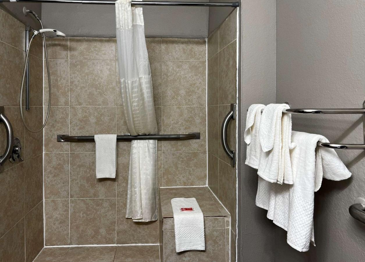 Econo Lodge Spring Lake Bagian luar foto
