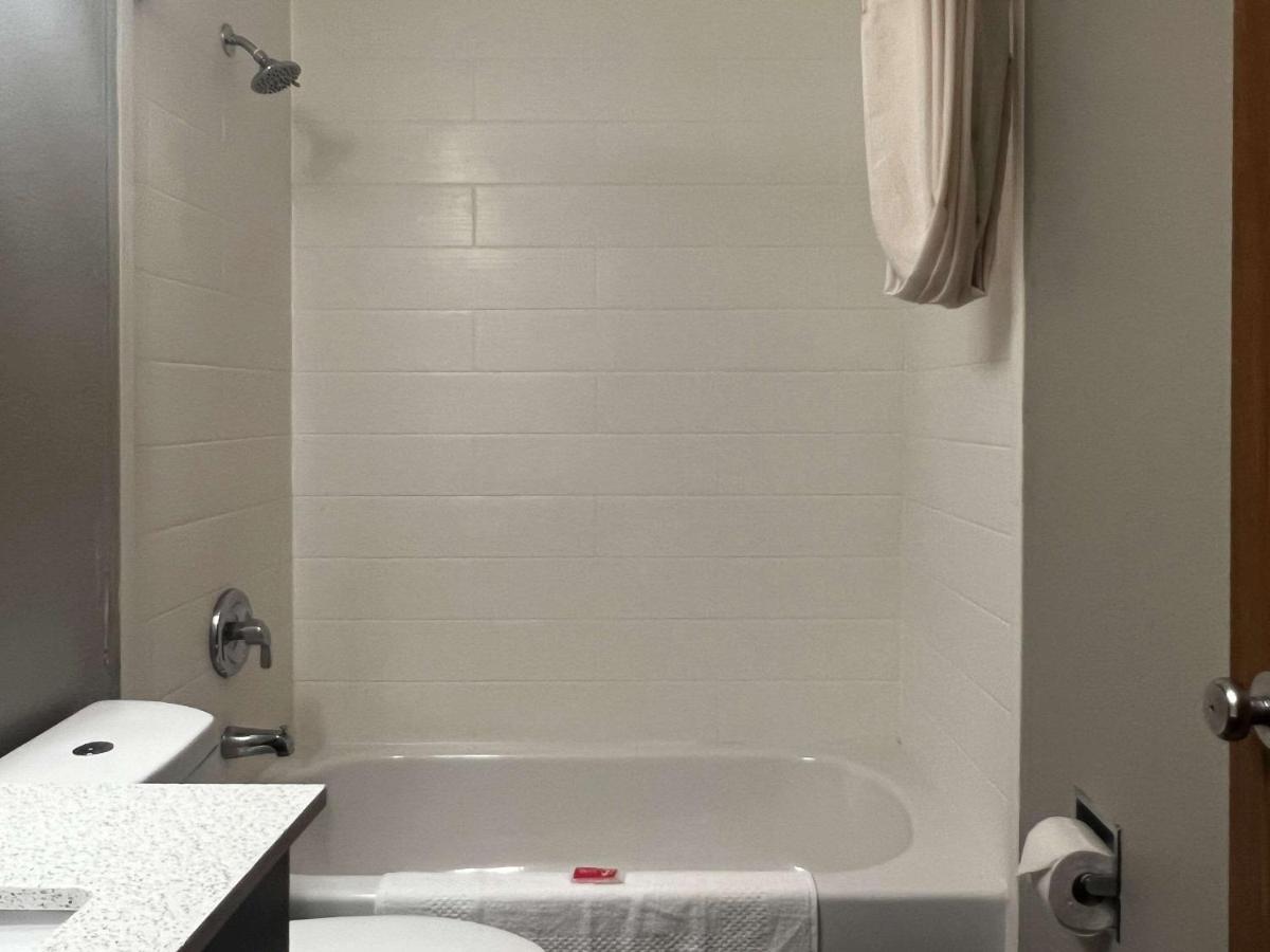 Econo Lodge Spring Lake Bagian luar foto