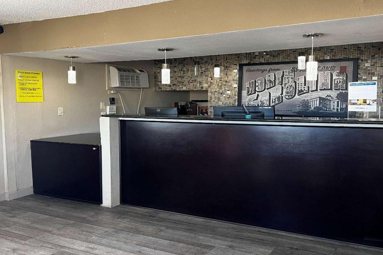 Econo Lodge Spring Lake Bagian luar foto