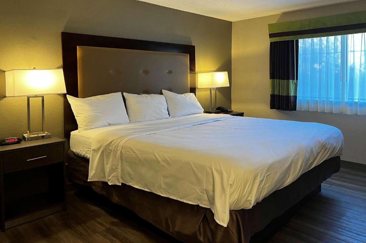 Econo Lodge Spring Lake Bagian luar foto