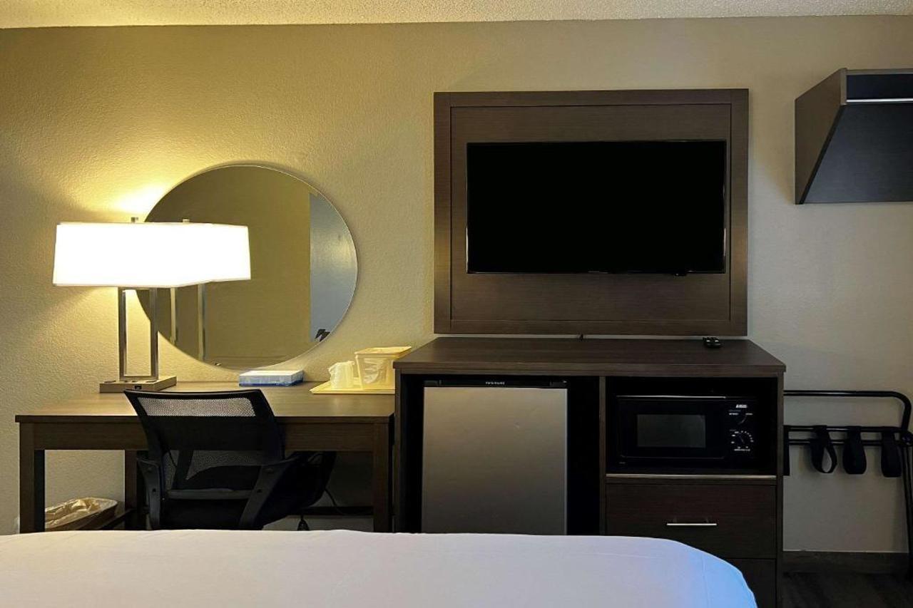 Econo Lodge Spring Lake Bagian luar foto