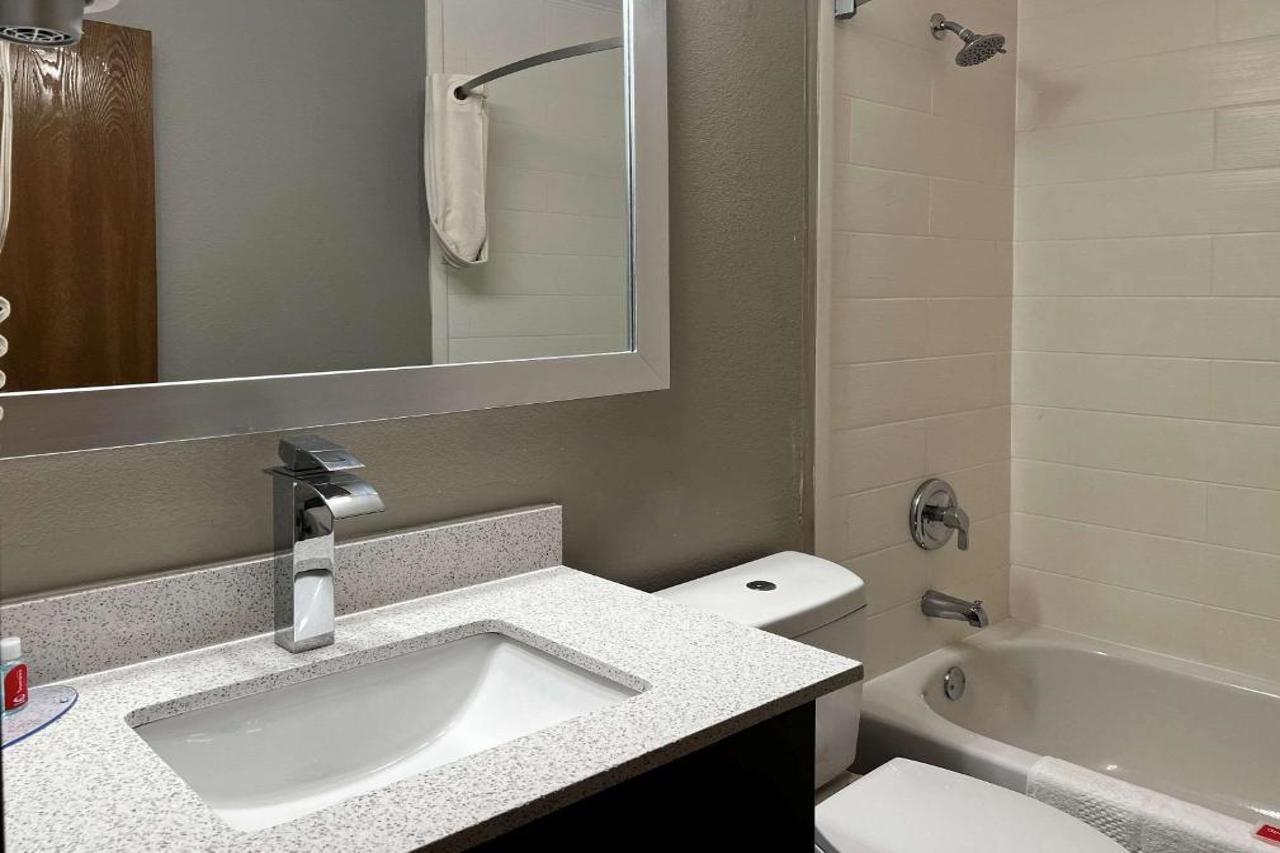 Econo Lodge Spring Lake Bagian luar foto